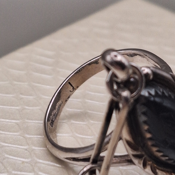 Sterling Size 7 Black Onyx Slave Bracelet Navajo Signed Jaqueline Silver - Picture 12 of 13